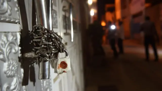 2016 में मुत्तहिदा क़ौमी मूवमेंट के हेडक्वार्टर पर ताला जड़ दिया गया