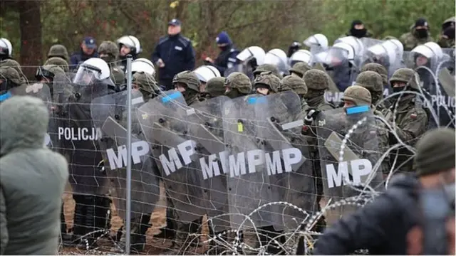 યુરોપિયન સંઘના દેશોને આશંકા છે કે ગેરકાયદેસર રીતે તેમના દેશોમાં પ્રવેશતા પ્રવાસીઓના આતંકવાદી સંગઠન સાથે સંબંધ હોઈ શકે છે