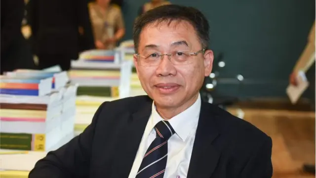 อุดม รัฐอมฤต อดีตโฆษก กรธ. เคยแจกเจงเหตุผลในการเข้ามาเป็น กมธ.แก้ไขรัฐธรรมนูญฯ ที่ตัวเองเขียนเอาไว้ว่ารัฐบาลต้องการให้มีคนอธิบายที่มาที่ไปในแต่ละมาตรา