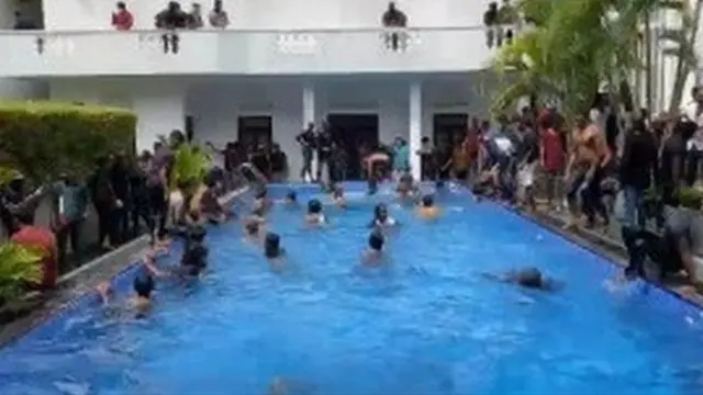 கொழும்பு மக்கள் கண்ணீர் புகை குண்டு வீச்சு