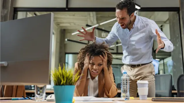 Pesin dey shout give anoda pesin