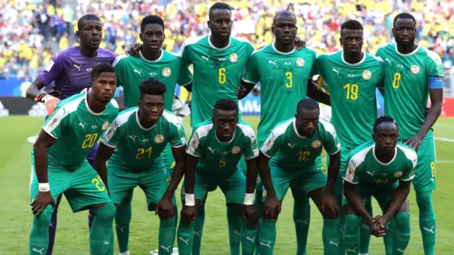 Les joueurs sénégalais posent avant le match du groupe H de la Coupe du monde 2018, contre la Colombie, au Samara Arena, le 28 juin 2018, à Samara, en Russie.