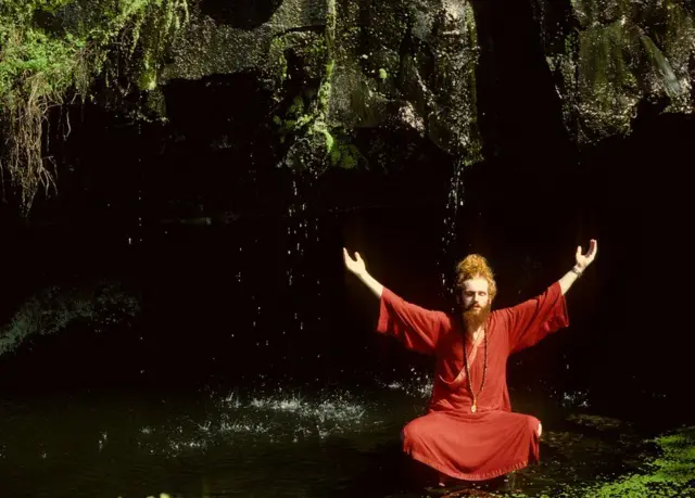 હ્યુગ મિલની તસવીર