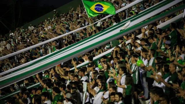 Torcida na Arena Condá