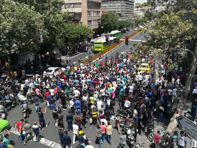 متظاهرون ف يطهران