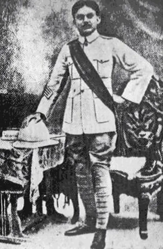 ব্রিটিশ ভারতীয় সেনাবাহিনীতে যোগ দিয়েছিলেন নজরুল ইসলাম (১৯২০ সালের আগে তোলা ছবি)