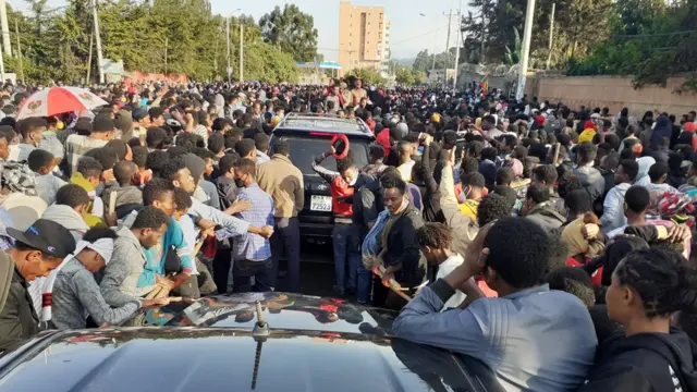 Namoota reeffa Haacaaluu gara Amboo gaggeessaa turan