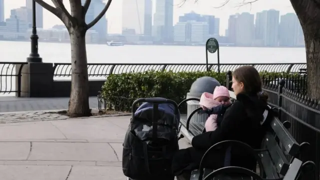 لا يحصل 80 في المئة من العمال الأمريكيين على أي إجازة رعاية مدفوعة الأجر