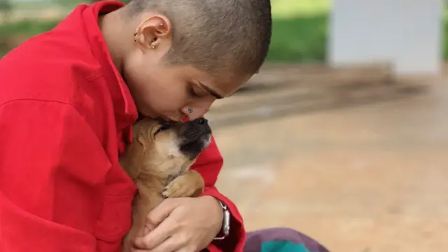 కుక్కతో నటాషా