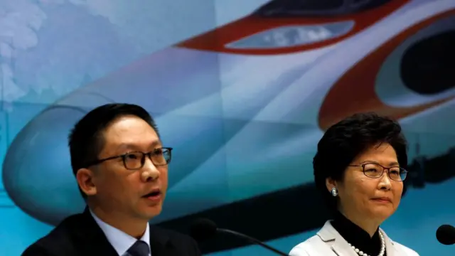 袁國強、林鄭月娥向媒體介紹高鐵「一地兩檢」方案(27/12/2017)