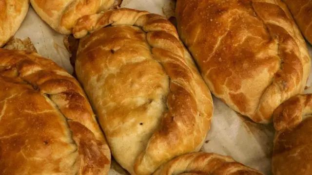 Para penambang Cornwall memperkenalkan pastel kepada penduduk Real del Monte, yang tetap menjadi makanan ringan yang populer hingga saat ini.