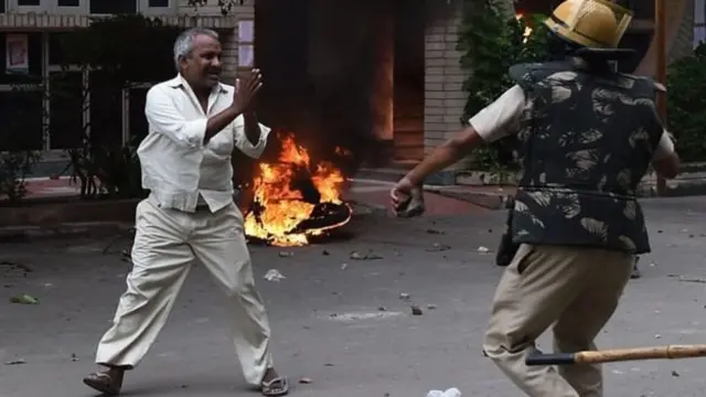 ගුර්මීත් රාම් රහීම් සිං වෙනුවෙන් කලබල කළ අනුගාමිකයන්ට එරෙහිව ආරක්ෂක හමුදා යෙදවීමට සිදුවිය.