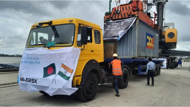 গাড়ি ও কন্টেইনার