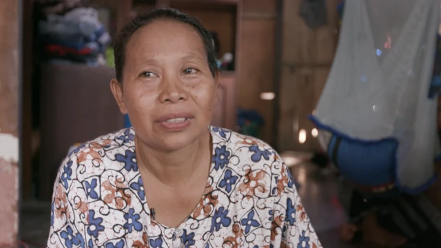 Ajarni, abuela de Jumadil, en su casa