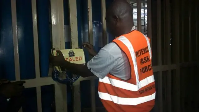 Osisẹ ajọ OIRS n lẹ iwe mákàn mọ ileewe naa