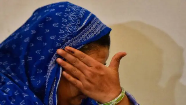 ਬਿਲਕਿਸ ਨੇ ਆਪਣੀਆਂ ਅੱਖਾਂ ਸਾਹਮਣੇ ਪਰਿਵਾਰ ਦੇ 14 ਜੀਆਂ ਦਾ ਕਤਲ ਹੁੰਦਿਆਂ ਹੋਇਆ ਦੇਖਿਆ, ਜਿਸ ਵਿੱਚ ਉਨ੍ਹਾਂ ਦੀ ਆਪਣੀ ਧੀ ਵੀ ਸ਼ਾਮਿਲ ਸੀ।