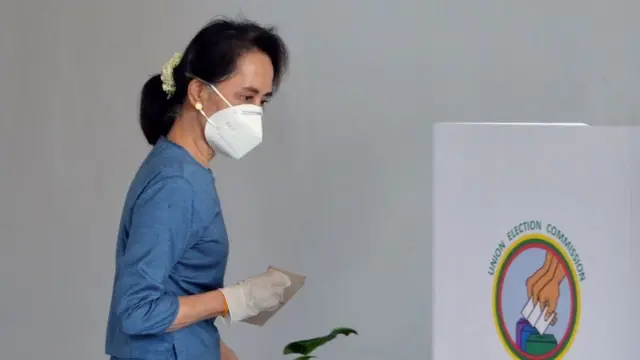 গত ফেব্রুয়ারীতে এক অভ্যুত্থানে ক্ষমতাচ্যূত হন সুচি।