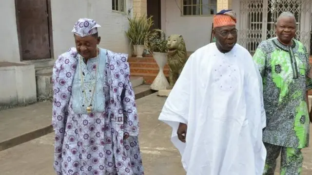 Alaafin pẹlu Oloye Olusegun Obasanjo