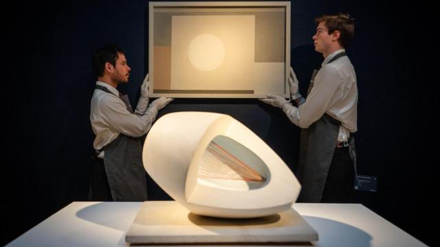 Dame Barbara Hepworth sculpture sold for £3.5m at auction - BBC News