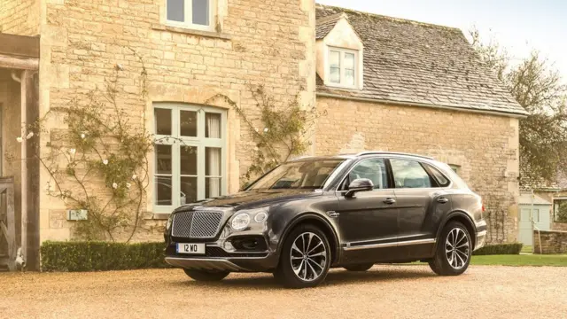 رولزرویس کالینان در بازار شاسی‌بلندهای سوپرلوکس با بنتلی بنتایگا رقابت می‌کند