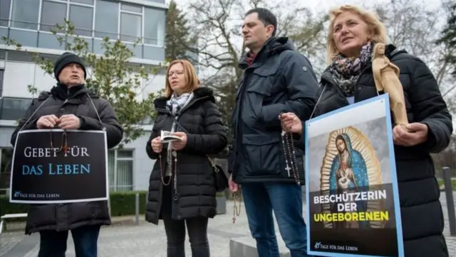 అబార్షన్లకు వ్యతిరేకంగా ప్రదర్శనలు