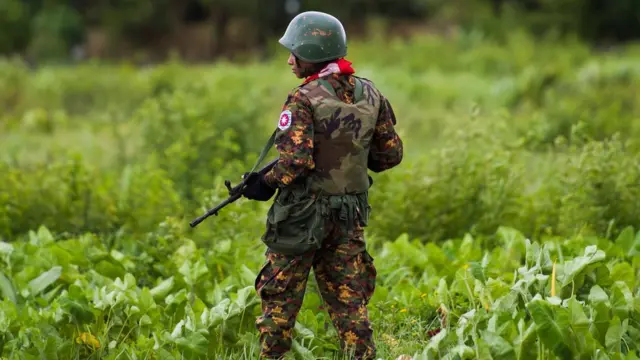 সীমান্ত প্রহরায় বর্মী সেনা