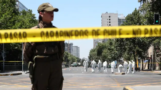 Los carabineros acordonaron la zona donde se registró la explosión.