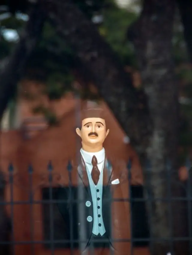 Figura del doctor Hernández.