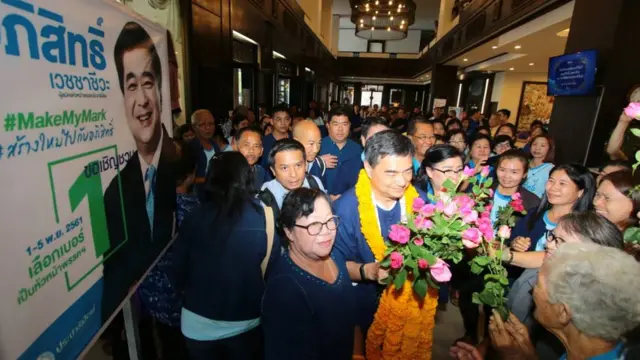 อภิสิทธิ์ เวชชาชีวะ