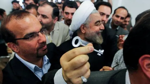 آقای روحانی در جریان رقابت های انتخاباتی سال گذشته از آزمایش های موشکی سپاه انتقاد کرده بود