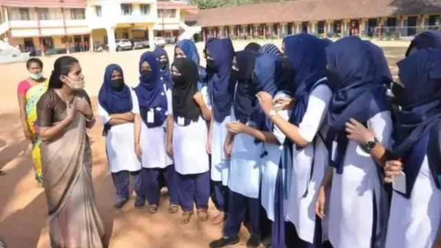 હિજાબને લઈને આ પહેલા પણ વિવાદ કોર્ટ સુધી પહોંચ્યો છે