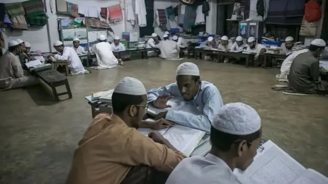 মাদ্রাসা শিক্ষার্থী