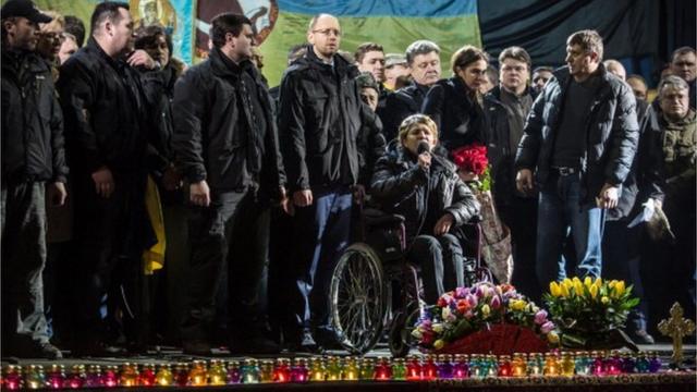 На "втором Майдане" Юлия Тимошенко появилась в инвалидной коляске сразу после освобождения
