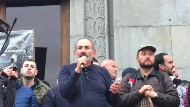 13 Aprel.2018. Foto Arxiv: Müxalif millət vəkili Nikol Paşinyan Serj Sarkisyanın baş nazirliyinə yol verməmək üçün keçiriləcək "itaətsizlik tədbirləri" çərçivəsində bu gecədən paytaxta Yerevanda nəqliyyatın hərəkətini iflic etməkdən başlamağa çağırır