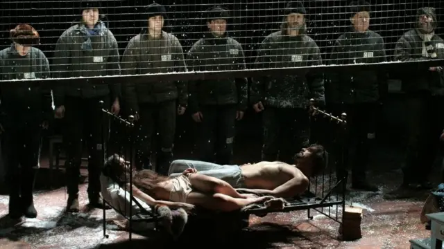 "Жизнь и судьба" - сцена из спектакля