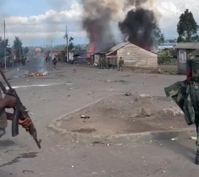 Abasirikare n'abapolisi bagiye hagati y'abari bashyamiranye