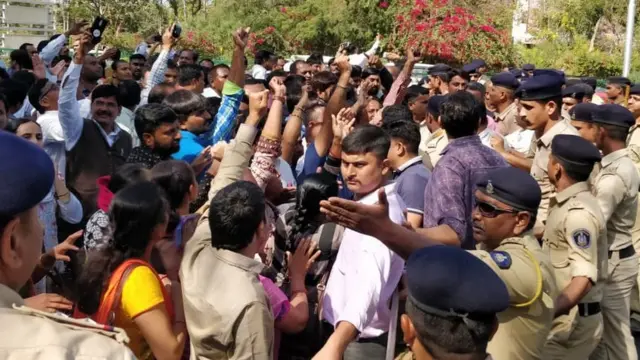 શઇક્ષકોનો વિરોધ