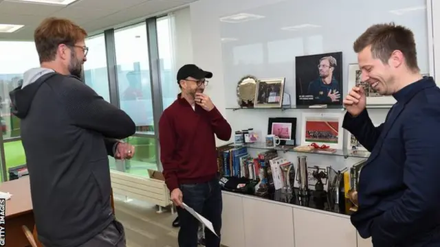 ডিসেম্বরে লিভারপুলের ট্রেনিং গ্রাউন্ডে ক্লপ (বামে) গর্ডন (মাঝে) ও এডওয়ার্ডস