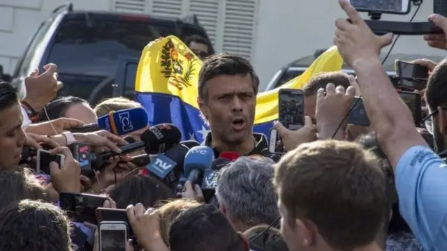 Leopoldo López yahungiye mu nyubakwa y'ubuserukizi bw'ico gihugu ku mugwa mukuru Caracas