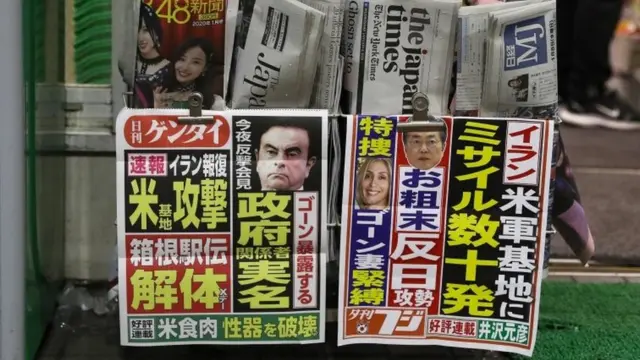 Berita tentang penangkapan Carlos Ghosn di media Jepang.