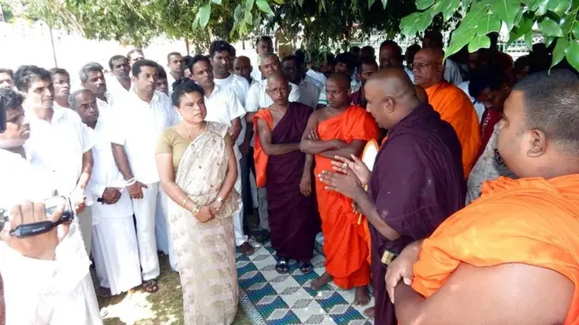 'අත්අඩංගුවේ සිටින අලි ඇතුන් නිදහස් කරන්න'