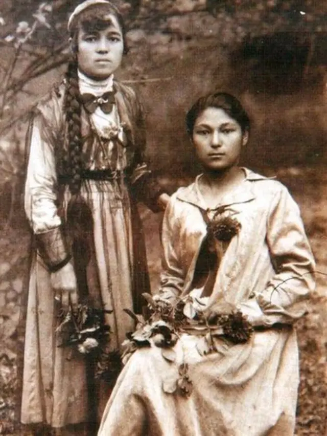 Хайриниса опаси Ойпошшахон билан