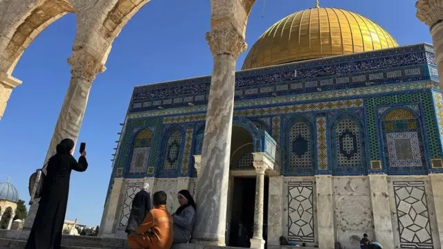 Бу ерда Рамазон ойида Исроил хавфсизлик кучлари ва фаластинлик намозхонлар ўртасида тез-тез тўқнашувлар бўлиб туради.