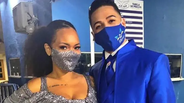 Lucinha Nobre e Marlon Lamar usam máscarasaposta na betfaireventoaposta na betfairCarnaval da Portela