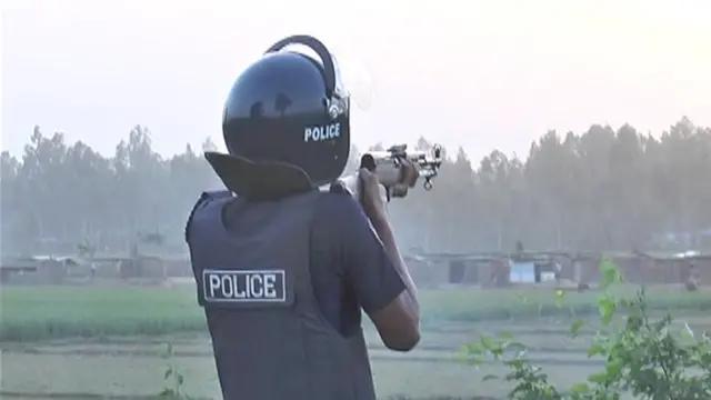 ৬ নভেম্বর পুলিশের অভিযানে সময়কার একটি দৃশ্য