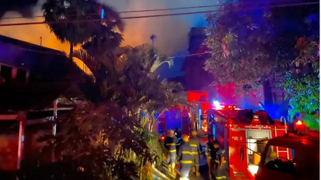 မီးလောင်မှုဟာ အရက်ချက်စက်ရုံက စက္ကူကဒ်ဖာတွေထားတဲ့ ပေ ၅၀ ၁၅၀ အကျယ် ဂိုထောင်မှာ ဖြစ်ခဲ့