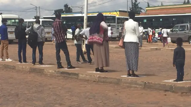 Abateze imodoka muri gare ya Kimironko