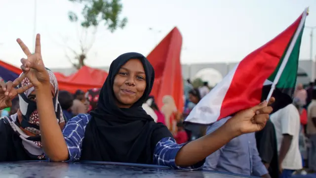 Demonstrators in Khartoum near the military headquarters, 13 April 2019