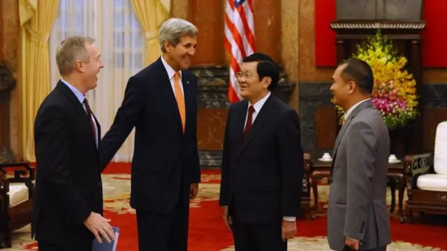 Chủ tịch nước Trương Tấn Sang tiếp Ngoại trưởng John Kerry và Đại sứ Ted Osius năm 2015