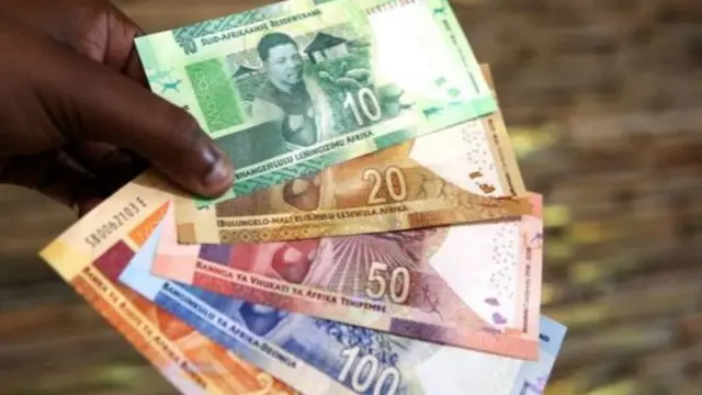 الرند الجنوب افريقي من العملات المحلية التي تراجعت قيمتها